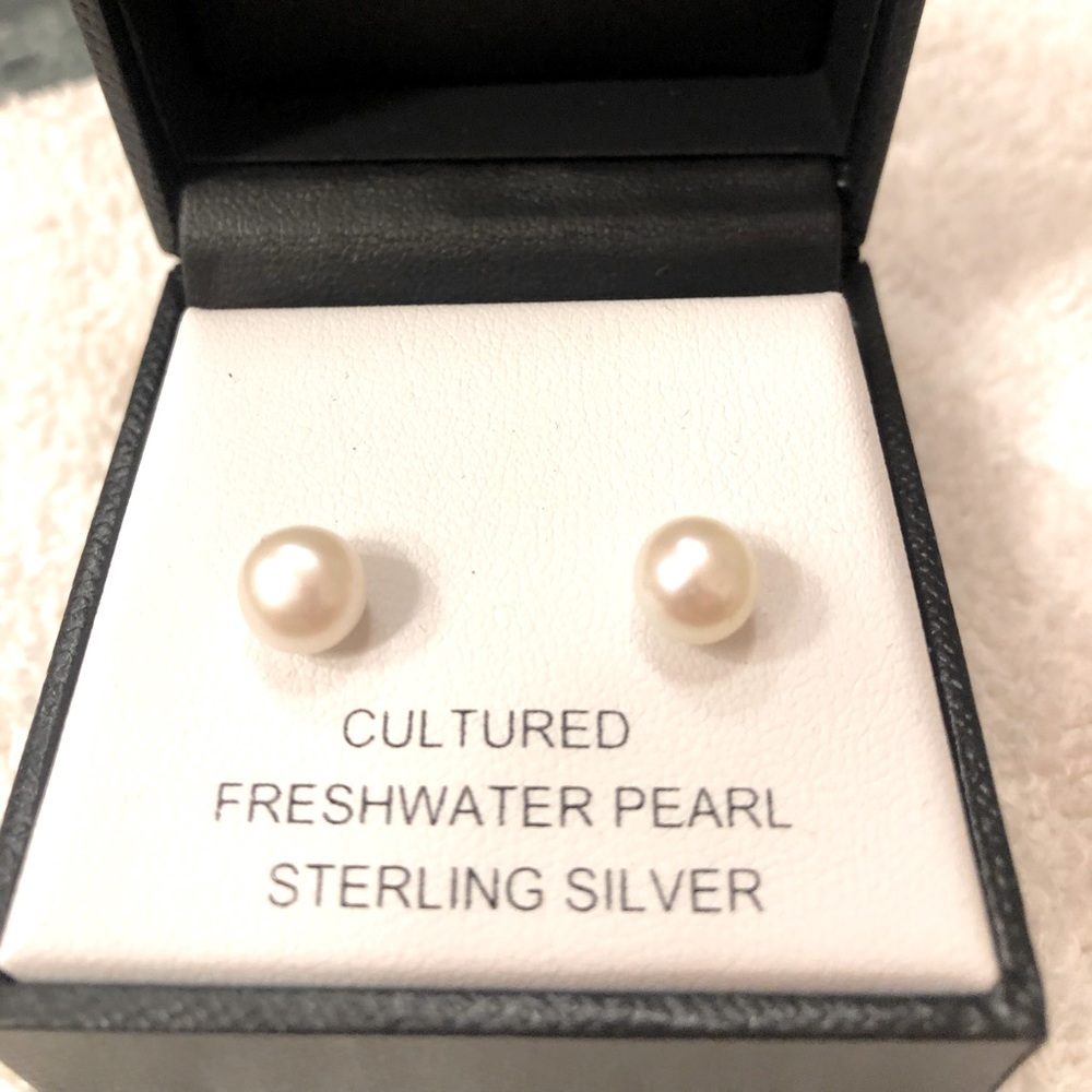 Macy’s SS Pearl Earrings